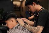 Pelayanan dan hasil pangkas rambut terbaik di Mutual Barbershop