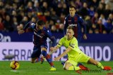 Messi Hattrick Dan Barca Benamkan Levante 5-0