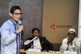 Calon Wakil Presiden no urut 02 Sandiaga Uno (kiri) menjawab pertanyaan tim panelis dalam Diskusi Kebijakan Pertanian di Hotel Salak Tower, Kota Bogor, Jawa Barat, Minggu (9/12/2018). Diskusi Kebijakan Pertanian yang diselenggarakan Himpunan Alumni IPB bagi calon Presiden dan calon Wakil Presiden dalam Pemilihan Presiden 2019 tersebut membahas secara mendalam terkait kebijakan pertanian dalam arti luas, meliputi pertanian, perikanan, kehutanan dan peternakan guna menjaga kedaulatan dan ketahanan pangan dalam strategi pembangunan nasional. ANTARA JABAR/Arif Firmansyah/agr. 