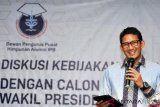 Calon Wakil Presiden no urut 02 Sandiaga Uno memaparkan materi dalam Diskusi Kebijakan Pertanian di Bogor, Jawa Barat, Minggu (9/12/2018). Diskusi Kebijakan Pertanian yang diselenggarakan Himpunan Alumni IPB bagi calon Presiden dan calon Wakil Presiden dalam Pemilihan Presiden 2019 tersebut membahas secara mendalam tentang kebijakan pertanian dalam arti luas, meliputi pertanian, perikanan, kehutanan dan peternakan guna menjaga kedaulatan dan ketahanan pangan dalam strategi pembangunan nasional. ANTARA FOTO/Arif Firmansyah/ama.