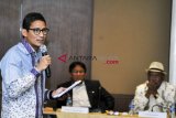 Calon Wakil Presiden no urut 02 Sandiaga Uno (kiri) menjawab pertanyaan tim panelis dalam Diskusi Kebijakan Pertanian di Bogor, Jawa Barat, Minggu (9/12/2018). Diskusi Kebijakan Pertanian yang diselenggarakan Himpunan Alumni IPB bagi calon Presiden dan calon Wakil Presiden dalam Pemilihan Presiden 2019 tersebut membahas secara mendalam tentang kebijakan pertanian dalam arti luas, meliputi pertanian, perikanan, kehutanan dan peternakan guna menjaga kedaulatan dan ketahanan pangan dalam strategi pembangunan nasional. ANTARA FOTO/Arif Firmansyah/ama. 