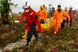 EVAKUASI JENAZAH KORBAN TSUNAMI