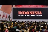 Presiden Joko Widodo memberikan sambutan ketika meresmikan pembukaan peringatan Hari Anti Korupsi Dunia (Hakordia) 2018 di Jakarta, Selasa (4/12/2018). Peringatan Hakordia 2018 yang diselenggarakan oleh KPK mengagendakan sejumlah kegiatan seperti konferensi pemberantasan korupsi, penandatanganan komitmen partai politik peserta pemilu 2019, lelang barang rampasan dan pameran anti korupsi. ANTARA FOTO/Wahyu Putro A/wsj.