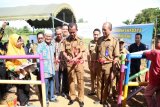 Bupati Tanah Laut H Sukamta meresmikan program kota tanpa kumuh (Kotaku),  di Jalan Niaga  RT 13, Kelurahan Angsau, Kecamatan Pelaihari, Selasa (18/12).Foto: Antaranews Kalsel/Arianto.