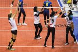 Tim bola voli putri Jakarta BNI 46 merayakan kemenangan saat mendapat poin saat melawan Bandung Bank BJB Pakuan pada seri ketiga putaran pertama Proliga 2019 di GOR C'Tra Arena, Bandung, Jawa Barat, Minggu (23/12/2018). Jakarta BNI 46 putri menang atas Bandung Bank BJB Pakuan dengan skor akhir 3-1 (24-26, 25-15, 25-23, 25-19). ANTARA JABAR/M Agung Rajasa/agr. 