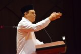 Wakil Ketua Umum Pengurus Pusat Dewan Masjid Indonesia (DMI) sekaligus Menteri Pendayagunaan Aparatur Negara dan Reformasi Birokrasi (Menpan RB) Syafruddin berpidato saat pelantikan pengurus Pengurus Wilayah (PW) DMI Kalbar periode 2018-2023 di Kabupaten Kubu Raya, Kalbar, Selasa (18/12/2018). Dalam kegiatan bertajuk penguatan program DMI mewujudkan masjid sebagai pusat peradaban umat tersebut, Syafruddin menyatakan bahwa tidak ada masjid di Indonesia yang dijadikan tempat doktrin aliran radikalisme. ANTARA FOTO/Jessica Helena Wuysang



