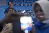 Calon Wakil Presiden nomor urut 02 Sandiaga Salahuddin Uno memaparkan program-programnya saat berdialog bersama pelaku ekonomi dan 