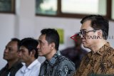 Mantan Direktur Operasional Lippo Group yang juga sebagai Terdakwa kasus suap Billy Sindoro (kanan) menghadiri sidang perdana kasus suap perizinan Meikarta di Pengadilan Negeri Bandung, Jawa Barat, Rabu (19/12/2018). Billy Sindoro terjerat kasus dugaan suap perizinan proyek pembangunan Meikarta di Kabupaten Bekasi, Jawa Barat. ANTARA JABAR/M Agung Rajasa/agr. 