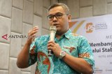 Direktur Grup Peraturan Lembaga Penjamin Simpanan (LPS) Beko Setiawan berbicara saat media gathering di Pontianak, Kalimantan Barat, Kamis (06/12/2018). Beko Setiawan menyatakan LPS terus berupaya memberikan edukasi dan sosialisasi program penjamin simpanan di bank kepada masyarakat guna mendukung terciptanya stabilitas sistem perbankan dalam mendukung pembangunan ekonomi. ANTARA FOTO/Jessica Helena Wuysang (ANTARA FOTO/JESSICA HELENA WUYSANG)