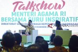 Menteri Agama Lukman Hakim Saifuddin memimpin acara Talkshow Menteri Agama Bersama Guru Inspiratif di Bandung, Jawa Barat, Sabtu (8/12/2018). Talkshow Menteri Agama bersama empat guru inspiratif yang berasal dari Madura, Kalimantan, Banten, dan Semarang itu diadakan dalam rangka Hari Guru Nasional. ANTARA JABAR/Raisan Al Farisi/agr.