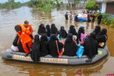 Evakuasi Santri Terjebak Banjir 