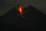 Mount Merapi spews incandescent lava 10 times on early monday