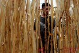 Produksi kerupuk kulit sapi menurun