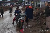 Aktifitas warga pascatsunami Desa Waymuli, Kecamatan Rajabasa, Kabupaten Lampung Selatan, Provinsi Lampung.  (Megapolitan.Anataranews.Com/Foto: Aditya AR).
