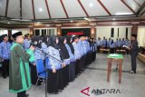 Bupati Tanah Laut H Sukamta melantik 25 pejabat fungsional lingkup Pemkab Tanah Laut, Kamis (17/1).Foto:Antaranews Kalsel/Arianto.