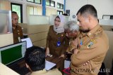 Wakil Bupati Tanah Laut Abdi Rahman melakukan inspeksi mendadak (Sidak) ke Kantor Dinas Pekerjaan Umum dan Perumahan Rakyat Tanah Laut, Senin (21/1).Foto:Antaranews Kalsel/Arianto.