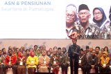 Presiden Joko Widodo saat memberikan arahan dalam acara Program Wirausaha ASN dan Pensiunan di SICC, Sentul, Bogor   Jawa Barat, Rabu (16/1/2019). Presiden Joko Widodo berpesan kepada ASN yang sudah memasuki masa pensiun agar dapat secara cermat mengelola keuangannya guna memberikan nilai tambah kesejahteraan pada hari tua. ANTARA JABAR/Yulius Satria Wijaya/agr. 