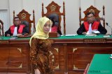 Terdakwa kasus penyebaran berita hoax yang juga sebagai dosen di Universitas Sumatera Utara (USU) Himma Dewiyana Lubis menjalani sidang perdana di Pengadilan Negeri Medan, Sumatera Utara, Rabu (9/1/2019). Himma Dewiyana Lubis ditangkap Polda Sumut akibat penyebaran berita hoax atau ujaran kebencian mengenai peristiwa bom Surabaya melalui media sosial pada 19 Mei 2018.  (Antara Sumut/Septianda Perdana)