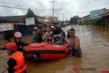 Evakuasi korban banjir 