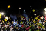 1.500 balon LED diterbangkan di kawasan Borobudur