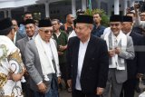 Calon Wakil Presiden (Cawapres) nomor urut 01 Maruf Amin (kedua kiri) berbincang dengan para pimpinan dan pengasuh Pondok Modern Darussalam Gontor (PMDG) saat bersilaturahmi ke pondok tersebut di Ponorogo, Jawa Timur, Selasa (22/1/2019). Maruf Amin melakukan serangkaian kegiatan ke beberapa daerah di Jawa Timur, antara lain bersilaturahmi dengan pimpinan dan pengasuh PMDG. Antara Jatim/Siswowidodo/ZK