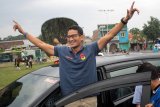 Calon Wakil Presiden nomor urut 02 Sandiaga Salahuddin Uno disela sela kunjungan dengan pelaku Usaha Mikro Kecil dan Menengah di Tanggulangin, Sidoarjo, Jawa Timur, Rabu (2/1/2019). Kunjungan tersebut dalam rangka untuk menyerap aspirasi warga terkait dengan pemberdayaan UMKM. Antara Jatim/Umarul Faruq/ZK.