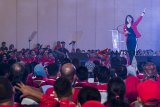 Ketua Umum Partai Solidaritas Indonesia (PSI) Grace Natalie menyampaikan pidato politik awal tahun 2019 yang bertema Politik Akal Sehat, Politik Kaum Muda di Bandung, Jawa Barat, Jumat (11/1/2019). Dalam pidatonya Grace Natalie mengajak masyarakat untuk melawan kebohongan, hoax dan PSI akan menunjukan bahwa politik kotor akan selalu mendapatkan perlawanan dari kaum muda. ANTARA JABAR/M Agung Rajasa/agr. 