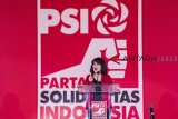 Ketua Umum Partai Solidaritas Indonesia (PSI) Grace Natalie menyampaikan pidato politik awal tahun 2019 yang bertema Politik Akal Sehat, Politik Kaum Muda di Bandung, Jawa Barat, Jumat (11/1/2019). Dalam pidatonya Grace Natalie mengajak masyarakat untuk melawan kebohongan, hoax dan PSI akan menunjukan bahwa politik kotor akan selalu mendapatkan perlawanan dari kaum muda. ANTARA JABAR/M Agung Rajasa/agr. 