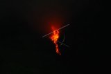 Luncuran lava pijar Gunung Merapi menuju arah Kali Gendol