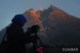 Pertumbuhan kubah lava Gunung Merapi