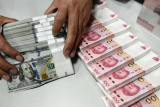 Yuan China melemah jadi 6,7043 terhadap dolar AS