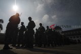 Ratusan Polisi Militer mengikuti Apel Operasi Gaktib dan Yustisi di Jalan Diponegoro, Bandung, Jawa Barat, Jumat (8/2/2019). Apel yang diikuti oleh ratusan Polisi Militer tersebut ditujukan dalam upaya pencegahan dan penindakan tegas serta penyelesaian upaya hukum bagi pelanggaran prajurit dan PNS TNI. ANTARA JABAR/Raisan Al Farisi/agr. 