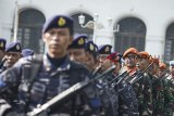 Ratusan Polisi Militer mengikuti Apel Operasi Gaktib dan Yustisi di Jalan Diponegoro, Bandung, Jawa Barat, Jumat (8/2/2019). Apel yang diikuti oleh ratusan Polisi Militer tersebut ditujukan dalam upaya pencegahan dan penindakan tegas serta penyelesaian upaya hukum bagi pelanggaran prajurit dan PNS TNI. ANTARA JABAR/Raisan Al Farisi/agr. 