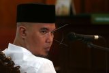 Terdakwa kasus pencemaran nama baik Ahmad Dhani menjalani sidang lanjutan di Pengadilan Negeri (PN) Surabaya, Jawa Timur, Selasa (12/2/2019). Sidang kedua tersebut beragendakan pembacaan eksepsi atau nota keberatan atas dakwaan jaksa penuntut umum dalam kasus dugaan pencemaran nama baik. ANTARA FOTO/HO/Ali Masduki/nym.