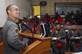 Penerbang mengikuti pembekalan latihan survival dasar penerbang tempur di ruang Air Combat Manuvering Intrumentation (ACMI) Lanud Iswahjudi, Magetan, Jawa Timur, Jumat (15/2/2019). Latihan survival dasar diikuti 40 penerbang tempur dan lima orang ground crew dimaksudkan untuk membekali penerbang agar mampu menghadapi keadaan darurat, baik di darat mapun di laut sebagai upaya penyelamatan diri. Antara Jatim/Siswowidodo/ZK.