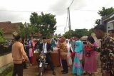 Cendol Lele Jadi Mahar Pernikahan Rohman-Cicih