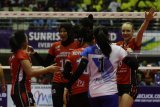 Pebola voli putri Jakarta Pertamina Energi melakukan selebrasi usai mengalahkan Bandung Bank BJB Pakuan dalam pertandingan Final Four Proliga 2019 di GOR Ken Arok, Malang, Jawa Timur, Sabtu (16/2/2019). Tim voli putri Jakarta Pertamina Energi mengalahkan Bandung BJB Pakuan dengan skor 3-1 (20-25, 25-20, 25-21, 25-16). Antara Jatim/Ari Bowo Sucipto/ZK.