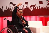 Alissa WahidÂ memberikan sambutan saat Dialog Kebangsaan Seri VIII di Stasiun Gubeng Surabaya, Jawa Timur, Kamis (21/2/2019). Dialog yang merupakan rangkaian kegiatan Gerakan Suluh Kebangsaan itu mengangkat tema Meneladani Patriotisme Arek Surabaya Bagi Indonesia Emas 2045. Antara Jatim/Didik Suhartono/ZK.