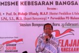 Ketua Gerakan Suluh Kebangsaan Mahfud MD memberikan paparan saat  Dialog Kebangsaan Seri IX di Stasiun Banyuwangi Baru, Banyuwangi, Jawa Timur, Jumat (22/2/2019). Gerakan Suluh Kebangsaan yang digelar menggunakan rute Kereta api Merak ke Banyuwangi itu, bertujuan untuk mengajak berbagai elemen warga untuk membangun kesadaran berbangsa dan bernegara dalam rangka memperkokoh NKRI. Antara Jatim/Budi Candra Setya/Zk