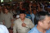 Capres nomor urut 2 Prabowo Subianto (tengah) saat dialog kebangsaan di GOR Kota Mojokerto, Jawa Timur, Minggu (24/2/2019). Kunjungan Prabowo tersebut untuk menggelar dialog dengan Asosiasi Petani Tebu Rakyat Indonesia (APTRI). Antara Jatim/Syaiful Arif/ZK.