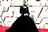 Aktor yang tampil nyentrik dengan gaun beludru di Oscar 2019