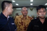 Terdakwa Bupati nonaktif Malang Rendra Kresna (tengah) seusai menjalani sidang dakwaan kasus korupsi di Pengadilan Tindak Pidana Korupsi (Tipikor) Juanda, Sidoarjo, Jawa Timur, Kamis (28/2/2019).  Rendra Kresna menjadi terdakwa terkait kasus suap penyediaan sarana penunjang peningkatan mutu pendidikan pada Dinas Pendidikan Pemkab Malang tahun anggaran 2011 sebesar Rp 3,45 miliar. Antara Jatim/Umarul Faruq/zk