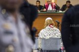 Terdakwa kasus dugaan penganiayaan terhadap remaja Bahar bin Smith menjalani sidang perdana di Pengadilan Negeri Bandung, Jawa Barat, Kamis (28/2/2019). Sidang perdana tersebut dengan agenda pembacaan dakwaan. ANTARA JABAR/M Agung Rajasa/agr.