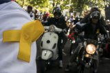 Sejumlah pehobi sepeda motor mengikuti kegiatan city rolling atau konvoi pada acara Throttle Heroes-Ride For The Kids With Cancer di parkir barat Gedung Sate, Bandung, Jawa Barat, Sabtu (2/2/2019). Kegiatan tersebut merupakan bentuk kepedulian dan donasi para pehobi sepeda motor yang disalurkan kepada Yayasan Pita Kuning Anak Indonesia untuk anak pengidap kanker. ANTARA JABAR/Novrian Arbi/agr. 