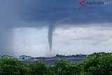 Tornado sapu belasan tambak garam di Sabu Raijua