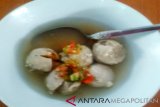 Bakso daging, salah satu makanan kuliner khas kegemaran masyarakat Indonesia, yang kini sedeng gencsr dipromosikan ke dunia internasional. (Megapolitan.Antaranews.Com/Foto: M.Tohamaksun).