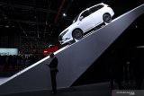 Mobil Mitsubishi Engelberg Tourer dipajang dalam gelaran 89th Geneva International Motor Show di Jenewa, Swiss, Selasa (5/3/2019). ANTARA FOTO/REUTERS/Denis Balibouse/foc.