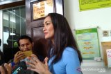 Atiqah Hasiholan berikan saran pada generasi milenial