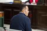 Warga binaan Lapas Sukamiskin yang juga terdakwa kasus suap kepada mantan Kalapas Sukamiskin Wahid Husen, Fahmi Darmawansyah menjalani sidang lanjutan dengan agenda nota pembelaan di pengadilan Tipikor, Bandung, Jawa Barat, Rabu (6/3/2019). Dalam nota pembelaan Fahmi Darmawansyah mengakui kesalahannya dan menyesal serta berjanji untuk tidak mengulangi perbuatannya. ANTARA JABAR/M Agung Rajasa/agr.