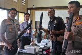 Polisi Surakarta selidiki paket senjata api dari AS